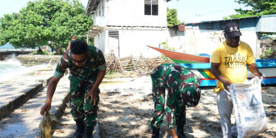 Kolaborasi Kodim 1708/BN dan Trash Hero Gelar Aksi Bersih di Kampung Bindusi