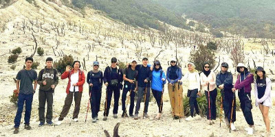 Hiking di Gunung Papandayan Pengalaman Penuh Pesona dan Keindahan Memukau