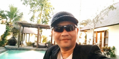 Lagu Penyanyi Agung Malik Happy Jadi Chart no. 1 Di Radio Indonesia