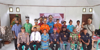 Dukung PIlkada Aman, Babinsa Biak Utara Hadiri Pelantikan Pengawas TPS