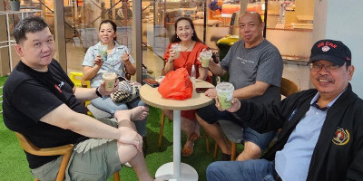Nikmatnya Ngopi Sore Bersama Kawan-Kawan: Menikmati Kehangatan dan Kebersamaan
