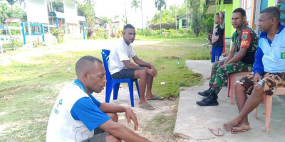 Babinsa Biak Barat Ajak Warga Tingkatkan Kerja Sama dan Keamanan Lingkungan