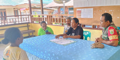Babinsa Biak Kota Aktif Pantau Persiapan Pilkada 2024 di Kampung Kababur