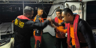 Dua Penumpang Longboat Kehabisan BBM di Perairan Laut Banda Berhasil Diselamatkan
