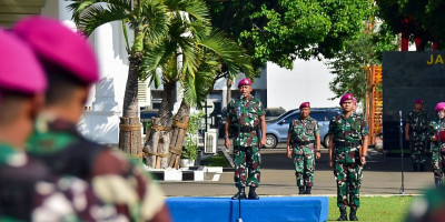 Aspotmar Dankormar Pimpin Upacara Bendera