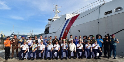 Pertama Kali Kapal Coast Guard Filipina Singgah di Indonesia