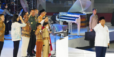 Panglima TNI Dampingi Presiden RI Pada Acara Puncak Peringatan Hari Guru Nasional Tahun 2024