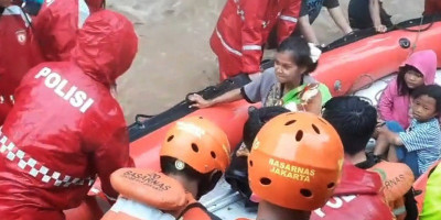Pos SAR Sukabumi Lakukan Operasi Penyelamatan Korban Banjir