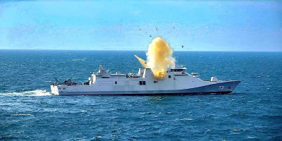 Rudal Exocet KRI R.E Martadinata Hancurkan Sasaran Strategis Musuh