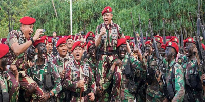 157 Prajurit Baru Kopassus Resmi Dikukuhkan di Pantai Permisan