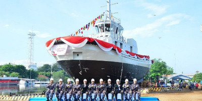 TNI AL Luncurkan Harbour Tug Produksi Dalam Negeri 