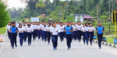 Pangkoarmada III  Olahraga Bersama Prajurit dan ASN Koarmada III  