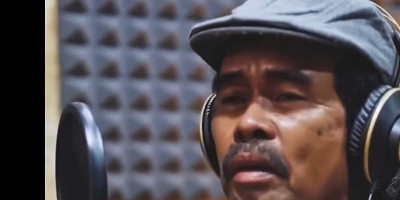 Pak Slamet, Pengamen asal Grobogan Digaet Label Proaktif Musik, Dikasih Hadiah Sepeda motor 