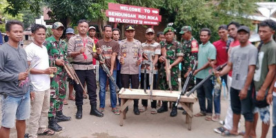 Pendekatan TNI Buahkan Hasil, Warga Bima Serahkan Senjata Demi Perdamaian