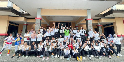 Senam Osteoporosis Meriahkan Halaman Monumen PKK Ungaran