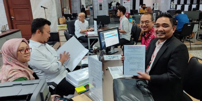 Tim Hukum Ridha-Abdul Serahkan 1.173 Alat Bukti ke MK