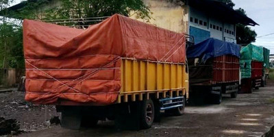 TNI AL Amankan 8 Truk Bermuatan Pasir Timah Ilegal