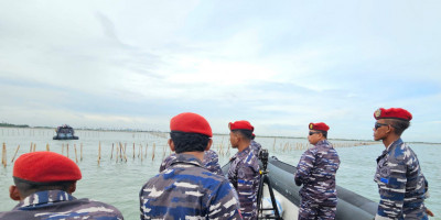 TNI AL Mulai Cabut Pagar Laut Sepanjang 30 Km
