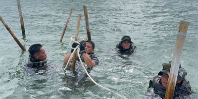 TNI AL dan Nelayan Bongkar 15,5 KM Pagar Laut Ilegal di Tangerang