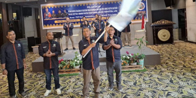 Ketum IWO Teuku Yudhistira Lantik PD IWO Kota Batam