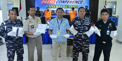 TNI AL Gagalkan Penyelundupan 60 Ribu Benih Lobster di Bandara Juanda