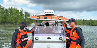 Kapal Speed  Iksa Ekspress Terbalik di Sungai Temangga, Bawa 30 Orang Penumpang.