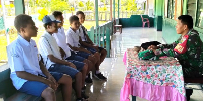 Jujur dan Bertanggungjawab, Babinsa Apresiasi Para Pelajar Temukan Tas di Jalan