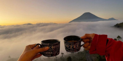 Jelajahi Si Kapuk Hills, Penginapan Diatas Awan di Dieng