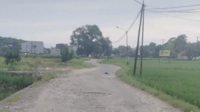 Warga Keluhkan Jalan Sumanna Rusak Selama 9 Tahun
