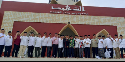 Wali Kota Mohammad Idris Hadiri Pengukuhan Pengurus Masjid Jami' Asy Syahid Kota Depok