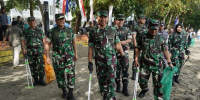 Panglima TNI Membuka Secara Resmi Aksi Bersih Pantai