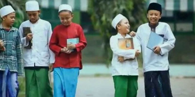 Di Jawa Barat Masih Banyak Guru Pesantren Terima Gaji Rendah