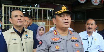 Tim Satgas Pangan Polda Jatim Sidak Pasar Wonokromo,Temukan Kecurangan Volume Minyak Goreng