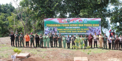 TMMD Ke-123, Pangdam XVII/Cenderawasih Tanam Pohon untuk Lingkungan Lestari di Kbusdori