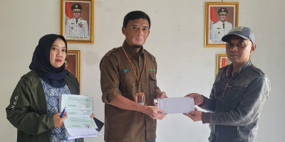 Perhutani Serahkan Dana Sharing Jasa Lingkungan ke Desa Jayagiri