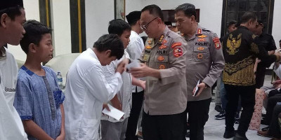 FKPM Taman Sari dan Charles Honoris Santuni 100 Anak Yatim