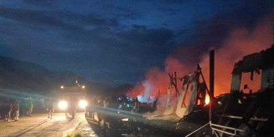 Si Jago Merah Lahap Rumah Panjang, Puluhan Warga Kehilangan Tempat Tinggal