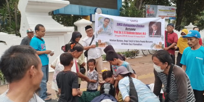 Berbagi Berkah Ramadhan, Prof. Rokhmin Dahuri dan SMSI Cirebon Santuni Anak Yatim