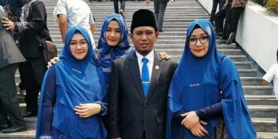Lora Fadil dan Tiga Istri: Harmonis di Rumah, Sukses di Karier Politik