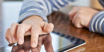 Mengapa Dunia dan Pesantren Kompak Batasi Gadget untuk Anak?