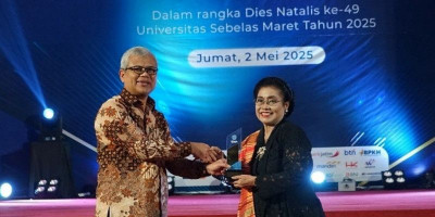UNS Anugerahi Empat Tokoh Bersejarah di Malam Insan Berprestasi