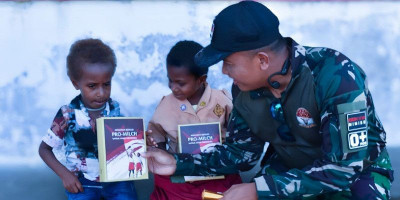 TNI Hadir Untuk Anak Negeri, Bagikan Susu Demi Gizi Sehat