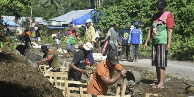 Ibu-Ibu Super di TMMD Menginspirasi Semangat Gotong Royong