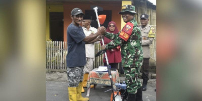 Satgas TMMD Ke-124 Kodim 1501/Ternate Berikan Bantuan Mesin Rumput kepada Warga