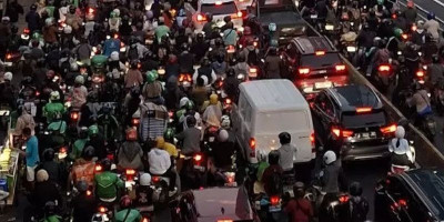 Jakarta Terjebak, Bukan Hanya Macet
