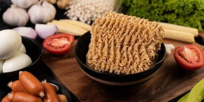 Mie Instan Enak dan Murah! Apakah Aman Dikonsumsi Setiap Hari? 