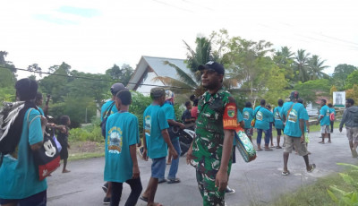 Babinsa Koramil Biak Barat Amankan Arak-Arakan Tour Wisata Rohani PAM GKI Gapura Sion