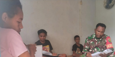 Peduli Masa Depan Anak, Babinsa Warsa Tanamkan Cinta Membaca Sejak Usia Dini