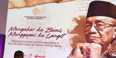 Taufiq Ismail 90 Tahun: Mengakar ke Bumi, Menggapai ke Langit