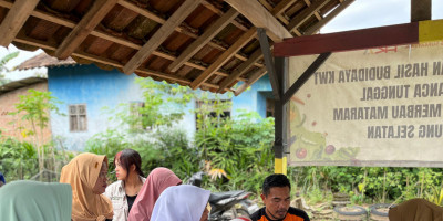 Gandeng DLH Lamsel, HKA Ruas Tol Bakter Lakukan Inovasi Pengolahan Sampah Plastik menjadi Kursi